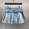 Jupes du design sens de la jupe denim l'été de la femme 2024 haute taille plissée girl girl court a- line sexy streetwear