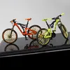 Figurines décoratives mini modèle de vélo 1:10 échelle de forme réaliste alliage de Downhill Mountain Bike Toy Birthday Gift Simulation adulte