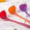 Cucchiai a zuppa di silicone traslucido a zuppa flessibile foglie resistenti al calore manico lungo utensile rotondo antiaderente