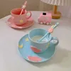 Tasses Saucers créatives peintes à la main peinte en relief en relât en céramique cool tasse de café et soucoupe et cuillères à thé en céramique.