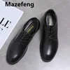 Kleidungsschuhe 2024 flache klassische Männer Patent Leder Flügel geschnitzt italienisch formale Oxford Schuhe Plus Größe 39-44 für den Sommer