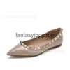 Tacchi di valenza San Valentino Vt Punte Designer Valentino Scarpe Rivet Scarpe pianeggia