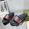 Luxus und komfortable klassische Designerin Womens Pantoffers Leder Flat Heels Vielseitige Freizeitsandalen 35-44