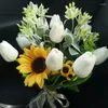 Dekoratif çiçekler yüksek kaliteli taklit beyaz lale ayçiçeği tutan çiçek gelin düğün buket bitmiş yapay