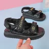 Sandals Childrens Girl 2023 Zomer Nieuwe prinses Leuke roze Ademend Middle en Big School Beach Shoes H240514