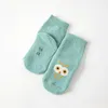 Kinder sokken Dave Bella 2 paren/partij schattige cartoonsokken met handgrepen die geschikt zijn voor baby's Toddlers jongens meisjes herfst en winter katoensokken D240513