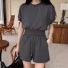 Två stycken Set Women Designer Awang Summer New 3D präglad bokstav kantning t -skjorta kvinnor hög midja kort topp elastisk midja shorts