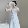 Sukienki imprezowe Butla biała kwadratowa sukienka na szyję dla kobiet w stylu francuskim Piękny temperament mały i świeży długa spódnica