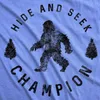 TS Crazy Dog Mens T-shirt döljer och söker mästare roligt bigfoot monster mönster satirisk t-shirt