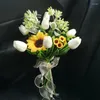 Dekoratif çiçekler yüksek kaliteli taklit beyaz lale ayçiçeği tutan çiçek gelin düğün buket bitmiş yapay
