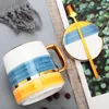 マグカップの創造性セラミックコーヒーマグ蓋付きゴールデンスプーン本物の金色のグレージングハンドワークカラフルな絵画ホーム200ml/300mlティーカップ
