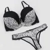 Bras define novos conjuntos sexy de sutiã de xícara BCDE para feminino Lady Lady Lady Ultrathin Push Up Roupher Underless Floral BACD Lingerie Y240513