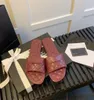 Qualitäts Sandale berühmte Designerin Frau Slipper Mann Luxus Schuh Lambleder gestepptes Leder mit Kiste schneller Versandkomfort einfach zu tragen Lady Lock Flat Slide