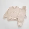 Комплекты одежды INS Childrens Boys New York Whotshirt и брюки для бег на 2023 г. Осенью новая девочка одежда для малышей и брюки с 2 частями Setl240513