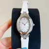 Смотреть женщины роскошные часы Quartz Движение кожа браслет дама дизайнерские высококачественные влюбленные наручные часы бриллианты рамки