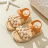 Sandales 2024 Nouveaux pantoufles pour enfants filles d'été et garçons salle de bain chaussures de plage de plage douce sandals Sandalsl240510
