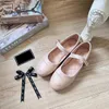Nya balettskor avslappnade designer skor 24ss kvinnors sneakers rosa svarta sneakers kvinnors professionella danssko läder yttersula dansskor
