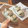 Sandals Girls Summer 2024 Nuovi scarpe per bambini ragazzi Ragazzo rotante Fibbia Beach Little H240513