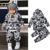 Set di abbigliamento Fashion Autunno New Boys 1 2 3 4 anni maglione con cappuccio a maniche lunghe+pantaloni camuffi set per bambini Sports Primavera abbigliamento primaverile2405