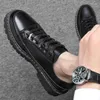 Chaussures décontractées en cuir masculin 2024 Printemps et d'été Version coréenne de l'homme Verséen exquise Black Work Zapatos