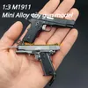 1：3スケールアロイM1911ミニトイガンモデルメタルキーチェーンモデルリアルエキサイトは発射できないコレクションは大人の男の子の誕生日プレゼントのための取り外し可能なおもちゃの贈り物を発射できません