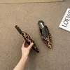 Womens Slider Speced Toe Zehen Leopard Design Leichter Schieber