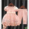Set di abbigliamento Set di abbigliamento di cotone carino da bambina principessa baby baby top in pizzo e pantaloni per la festa di compleanno set di bambini abbigliamento per bambini