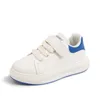 Sneakers dziecięce buty do krykieta wiosna i jesień nowe chłopcy dziewczęta szkolne spektakl Little White Korean Edition Middle Big Top Sofe Sole Sole Casual SH H240513