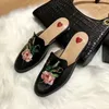 2024 Mules Leather Slipper 100% Real Leather Loafers Designer Mules Luxury Jacquard Leather Slipper Jumbo logotyp Canvas Flat Shoes Princetown Slipers