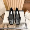 Designer JC Femmes High Talon Sandales en cuir de luxe Chaussures plates à orteil carré à arc peu profondé