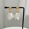Stud Korea het försäljning mode akrylmålade kronbladsklipp på örhängen inga genomborrade öronklipp saga temperamentörhängen för kvinnor smycken j240513