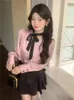 Bluzki damskie Kimotimo Koszulka 2024 Spring różowy satynowy kantar koronkowy w górę V Koreańska elegancka moda damskie damki