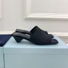 Высококачественные цветные шелковые квадратные пальцы для мулов Slides Slides Sandals Sandals Peep-Toe Open Toes Lose Luxury Designer Sandal Sandal Вечерние туфли зеленые, розовые, розовые, розовые, розовые,