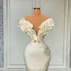 Dubaï Saudi Arabie Pearls Robes de mariée sirène sexy à l'épaule élégante ivoire et robes de mariée
