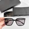 Kadın siyah çerçeve kanal güneş gözlüğü üst ch orijinal klasik seyahat gözlük tasarımcısı kadın güneş gözlüğü UV400 0537 için lüks kare güneş gözlüğü tasarımcısı kutu ile