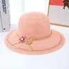 Szerokie brzegowe czapki Słoneczne Kapelusz Stylowy kwiatowy wystrój dla kobiet lekka czapka plażowa z modnym UV na zewnątrz
