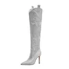 Bottes pointues Toe Full Diamond Patchwork Talons hauts Over-the-lene côté Zipper Silver Robe Banquet Banquet Runway Chaussures 2024