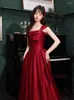 Robes de fête Toast Dress Bride Evening 2024 Red Engagement Satin Satin Hair End Style Femmes