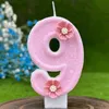 5pcs Kerzen lila rosa Barbei Geburtstag Schöne Geburtstagsnummer Kerzen funkeln für Kuchen -Top -Dekoration Blume reine Biene Honig Kerzen