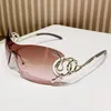 Lyxig 2024 designer solglasögon nya ramlösa solglasögon i ett stycke, personlig Y2K, fashionabla ormformade glasögon, roliga ben, solglasögon för kvinnor