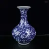 Estatuetas decorativas antigas antigas velhas azuis e brancos de prunus mume vaso de estudo chinês de porcelana decoração artesanato em cerâmica