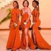 2024 brudtärna klänningar orange för bröllop en axel satin spetsar sjöjungfru plus storlek lång formell piga av hedersklänningar bröllop gäst slitagets längd sida delad 0513