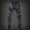 Pantalones para hombres yasuguoji nuevo 2023 pantalones de cuero para put al aire libre marca de calavera de moda marcador parche trabajo para hombres ajustes de cuero de motocicleta jeanssl2405