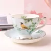 Muggar Europeiska kaffekoppar Creative Bone China Afternoon Tea Cup och Saucer Set Advanced Porcelain Mugg för gåvor