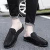 Scarpe casual maschile in pelle nera/beige a mezzo pantofole traspirato da fagioli senza tacchi piselli pigri comodi slip su mocassini