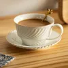 Tasses Saucers Luxury Porcelaine Coffee tasse arts créatifs Gold Trim Retro Plaques Personnalisés Xicara de Cha Porcelaa Tea KC50BD