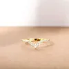 Bröllopsringar Trumium Womens Ring Pear Shaped Stapble Cubic Zirconia Semi Eternal CZ Curve Engagement Q240511