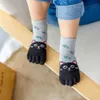 Kindersocken 1 Paar Tiercartoon Fünf Finger Socken Strumpf Zehen Socken für Kinder Mädchen Jungen Winter Baumwollsocken süße Socken D240513