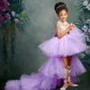 2021 Lilac Purple Flower Girl -jurken Hoge nek Hi lo Lace Appliques kralen BUID KIDS GIRLS PACKEAND DRAAI TIRED SWEEP Train Verjaardag Gow 219G