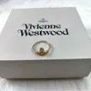 Brand Original bild av Westwoods visar en minimalistisk stilring med hög brädspik